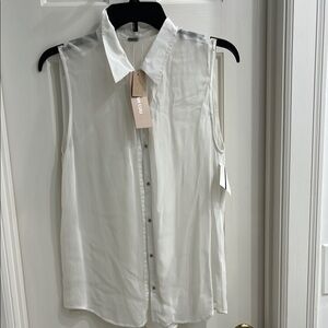Chan luu White Sleeveless Blouse